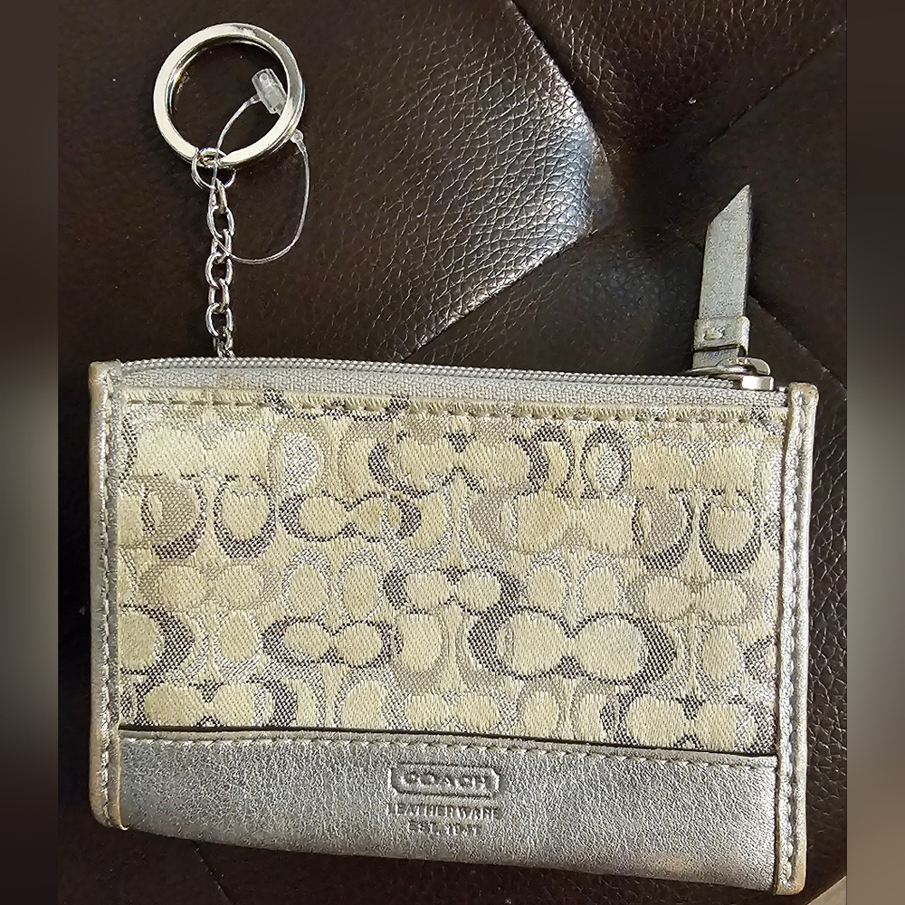 Coach Metallic Silver Jacquard Slim card case with key ring EUC - Picture 10 of 13